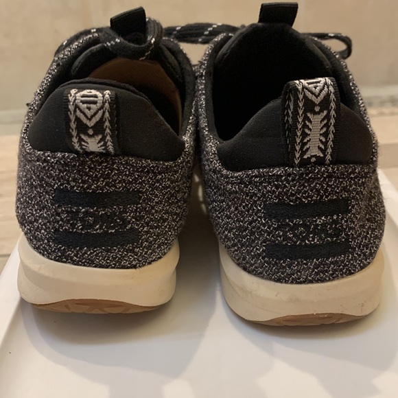 Tom’s Black Casual Tennis Shoe - Picture 5 of 6